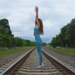 Girlfriend Collective 2 piece Paloma Bra + High Rise Legging in Turquoise